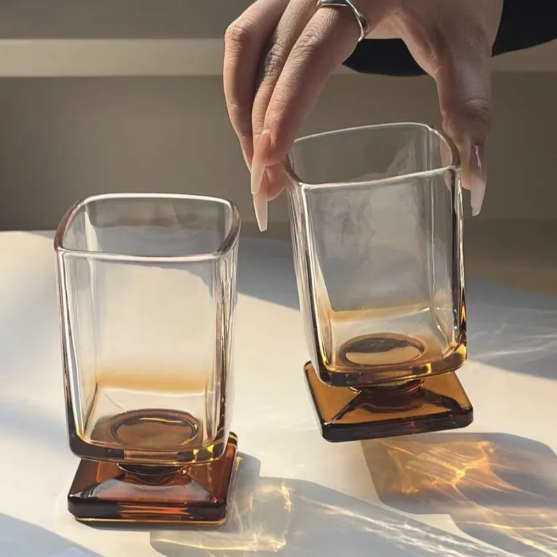1pcGradient Colored Square WhiskeyGlass Uniquely Maillard Colored Low Footed Glass Vintage Style Juice Glass Sparkling Water Cup
1pcGradient Colored Square WhiskeyGlass Uniquely Maillard Colored Low Footed Glass Vintage Style Juice Glass Sparkling Water Cup