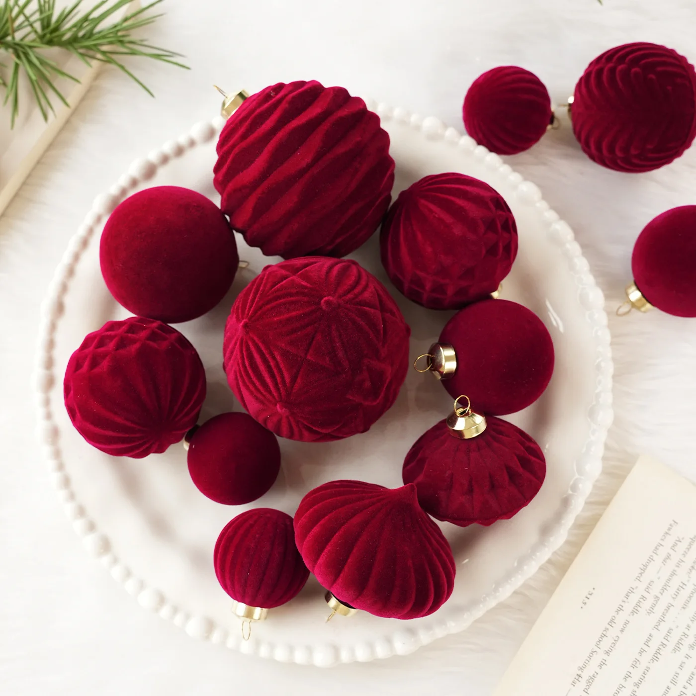 Пластиковые елочные шары, ассорти, в ведре, подвесные украшения для создания праздничной атмосферы
Пластиковые елочные шары, ассорти, в ведре, подвесные украшения для создания праздничной атмосферы