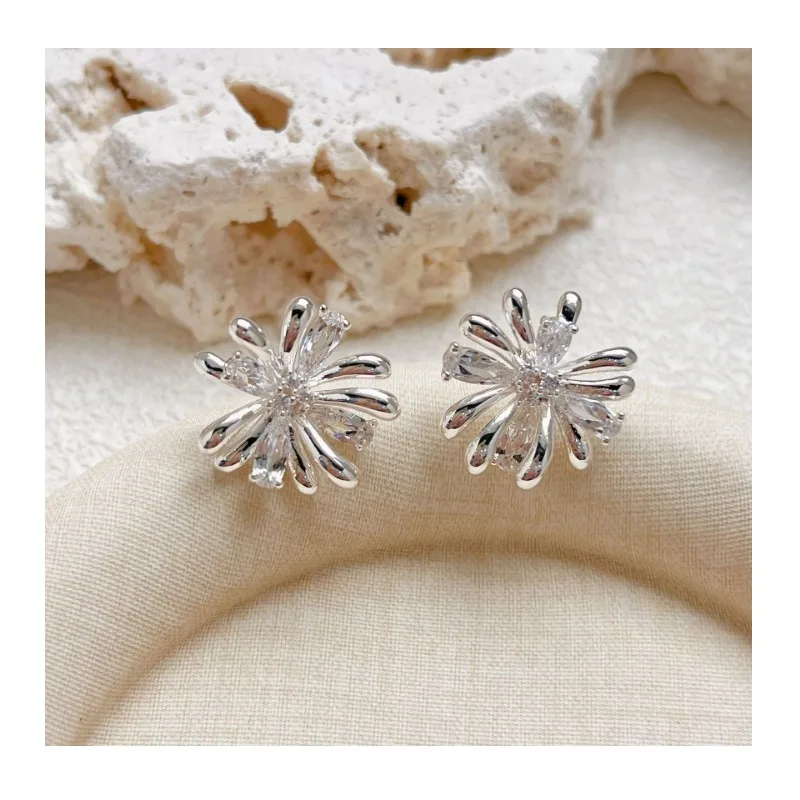 High-end Fireworks Stud Earrings Fashion Light Luxury Niche Design Commuter Jewelry Niche Design
High-end Fireworks Stud Earrings Fashion Light Luxury Niche Design Commuter Jewelry Niche Design
