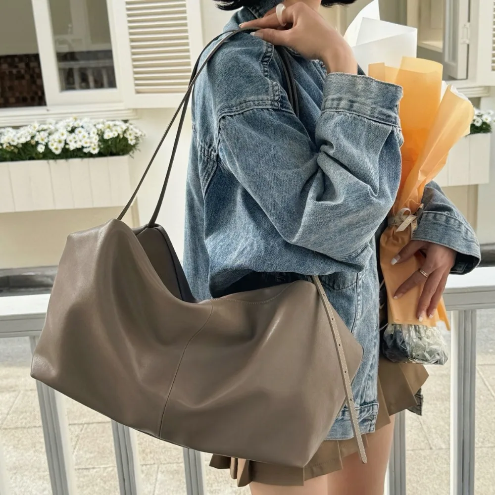 VOLVAETEC New Leather Lazy Style Tote Bag High-end Sense Cowhide Single Shoulder Underarm Pillow Bag Trendy Casual Versatile
VOLVAETEC New Leather Lazy Style Tote Bag High-end Sense Cowhide Single Shoulder Underarm Pillow Bag Trendy Casual Versatile