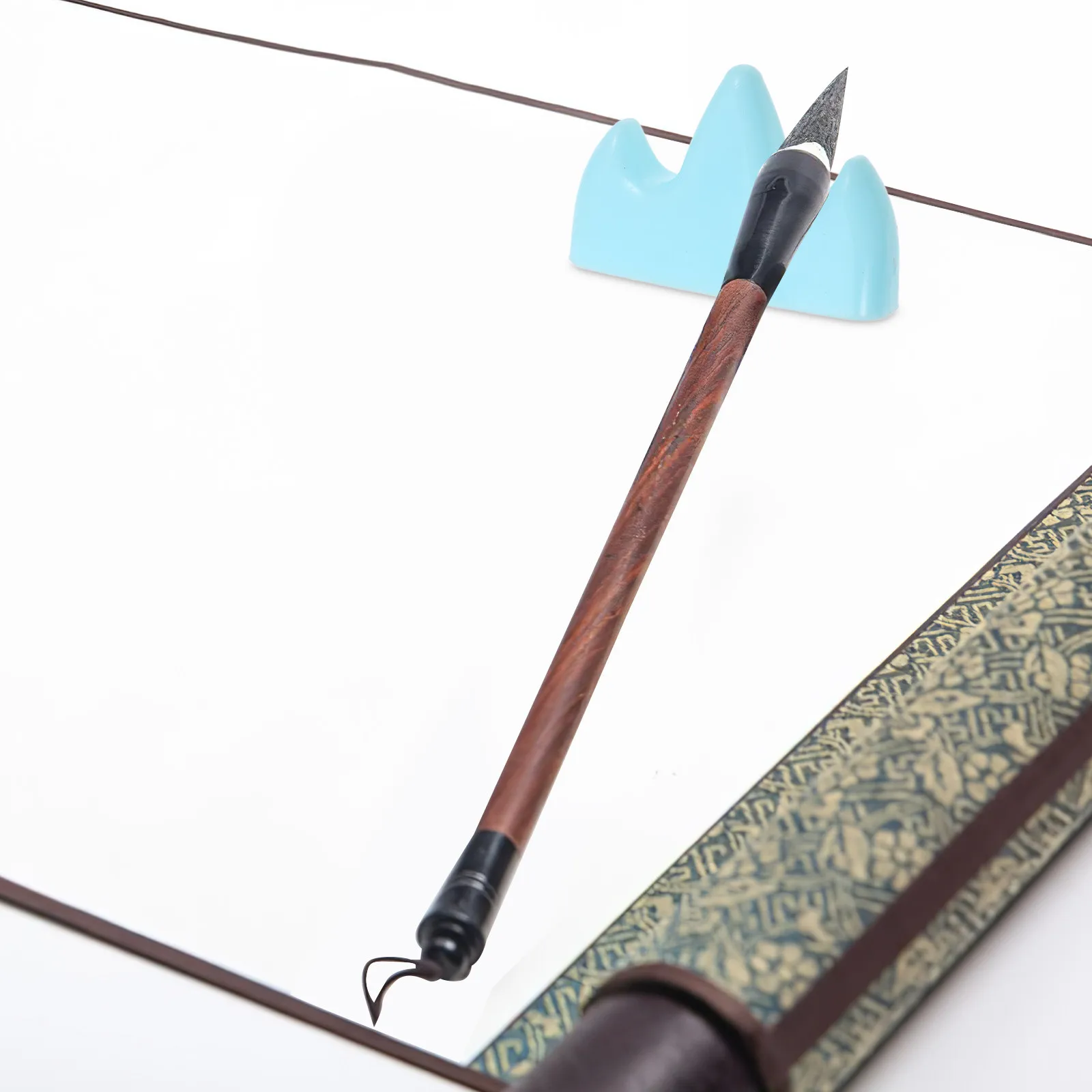 10Pcs Mountain Profile Calligraphy Holder Plastic Pen Rack for Calligraphy Brushes Watercolor Tools Desktop Organization
10Pcs Mountain Profile Calligraphy Holder Plastic Pen Rack for Calligraphy Brushes Watercolor Tools Desktop Organization