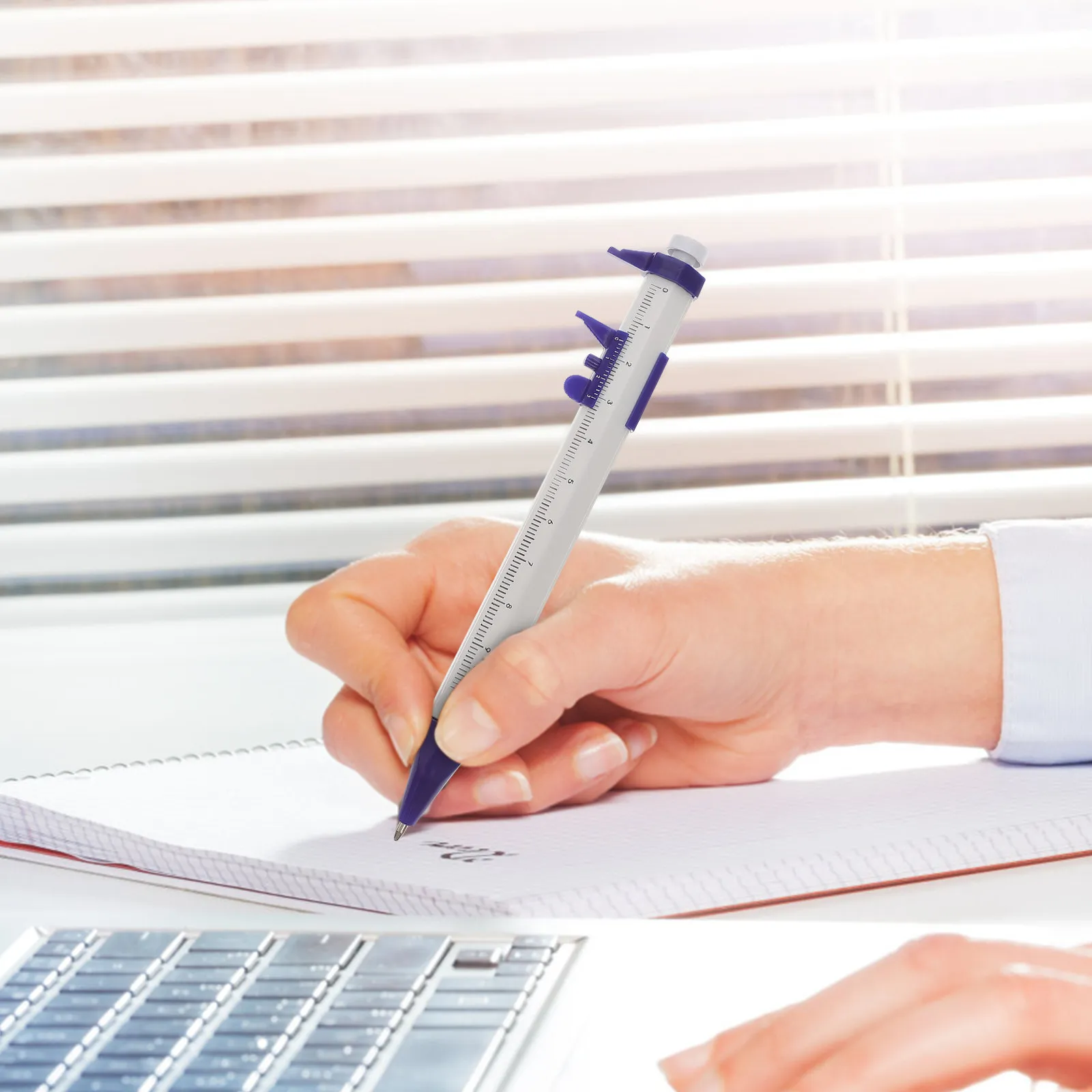 Набор из 8 шариковых ручек для студентов со встроенным штангенциркулем и линейкой, пластиковый корпус, металлический наконечник, ударопрочная конструкция, плавное письмо
Набор из 8 шариковых ручек для студентов со встроенным штангенциркулем и линейкой, пластиковый корпус, металлический наконечник, ударопрочная конструкция, плавное письмо