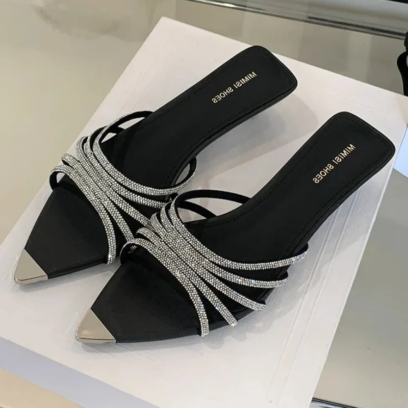 Luxury Rhinestone Low Heel Slippers Women Pointed Toe Slides Female Dress Shoes Fashion Sexy Brand Sandals Zapatos De Mujer
Luxury Rhinestone Low Heel Slippers Women Pointed Toe Slides Female Dress Shoes Fashion Sexy Brand Sandals Zapatos De Mujer