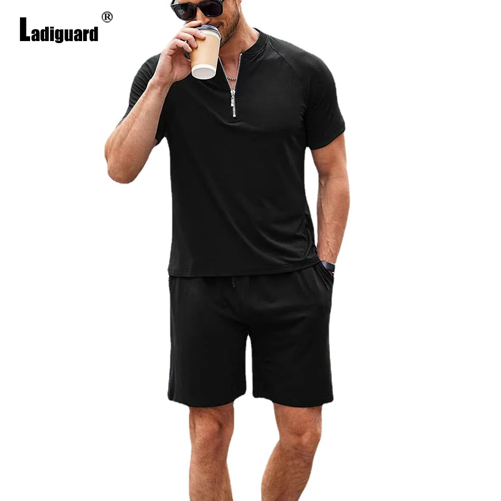 Ladiguard 2023 American European Fashion Two Piece Sets Mens Vintage Zipper Top Pullovers and Elastic Waist Pocket Shorts Suit
Ladiguard 2023 American European Fashion Two Piece Sets Mens Vintage Zipper Top Pullovers and Elastic Waist Pocket Shorts Suit