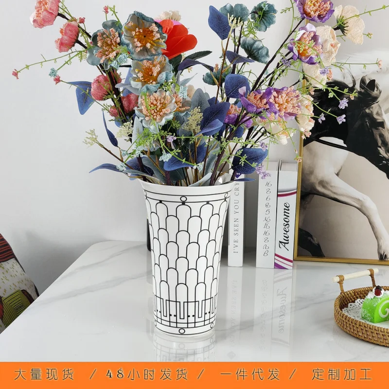 -Border Open Ceramic Black Line Vase Simple Home Decor Ornament Hydroponic Dried Flower Vessel
-Border Open Ceramic Black Line Vase Simple Home Decor Ornament Hydroponic Dried Flower Vessel
