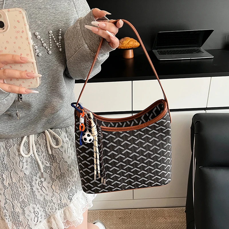 Classic Shoulder Bag For Ladies, Genuine Leather Handbag Messenger Style Elegant Design Luxury Women Brand
Classic Shoulder Bag For Ladies, Genuine Leather Handbag Messenger Style Elegant Design Luxury Women Brand