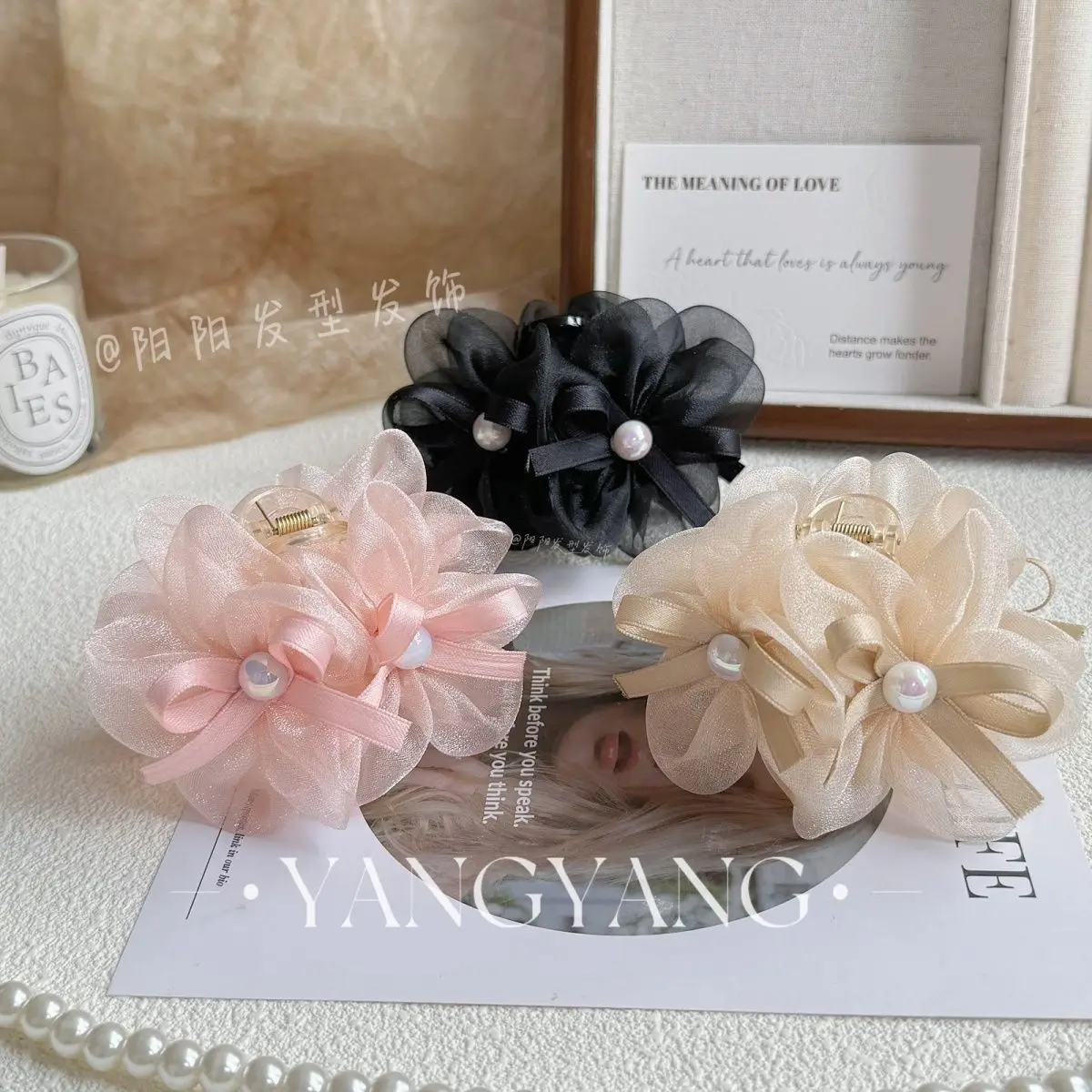 Retro Mesh Double Flower Hair Clip for Woman Sweet Pearl Bow Shark Clip Fashionable Girl's Back Head Hair Clamp
Retro Mesh Double Flower Hair Clip for Woman Sweet Pearl Bow Shark Clip Fashionable Girl's Back Head Hair Clamp