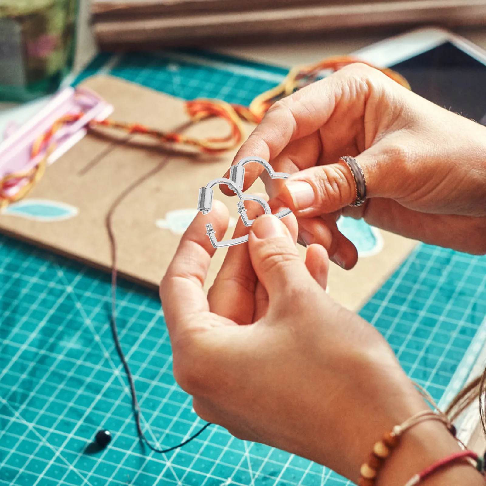 5Pcs Elegant Heart Alloy Screw Carabiner Clasps Jewelry Connectors for DIY Necklaces Bracelets Quick Secure Twist Lock Closure
5Pcs Elegant Heart Alloy Screw Carabiner Clasps Jewelry Connectors for DIY Necklaces Bracelets Quick Secure Twist Lock Closure