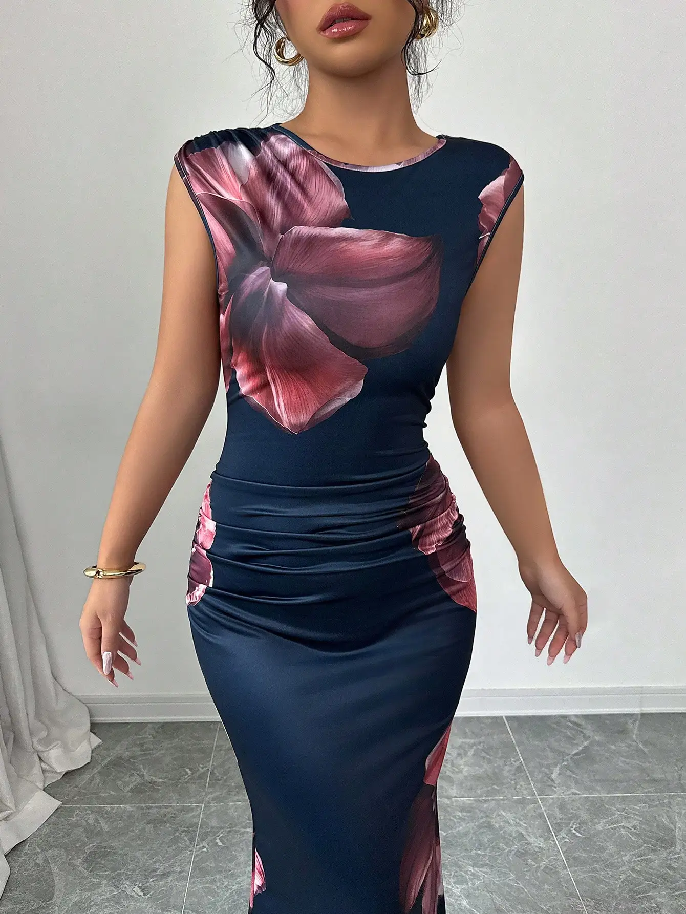 Slim fit dress, sleeveless one-step dress, hip hugging long dress for women
Slim fit dress, sleeveless one-step dress, hip hugging long dress for women