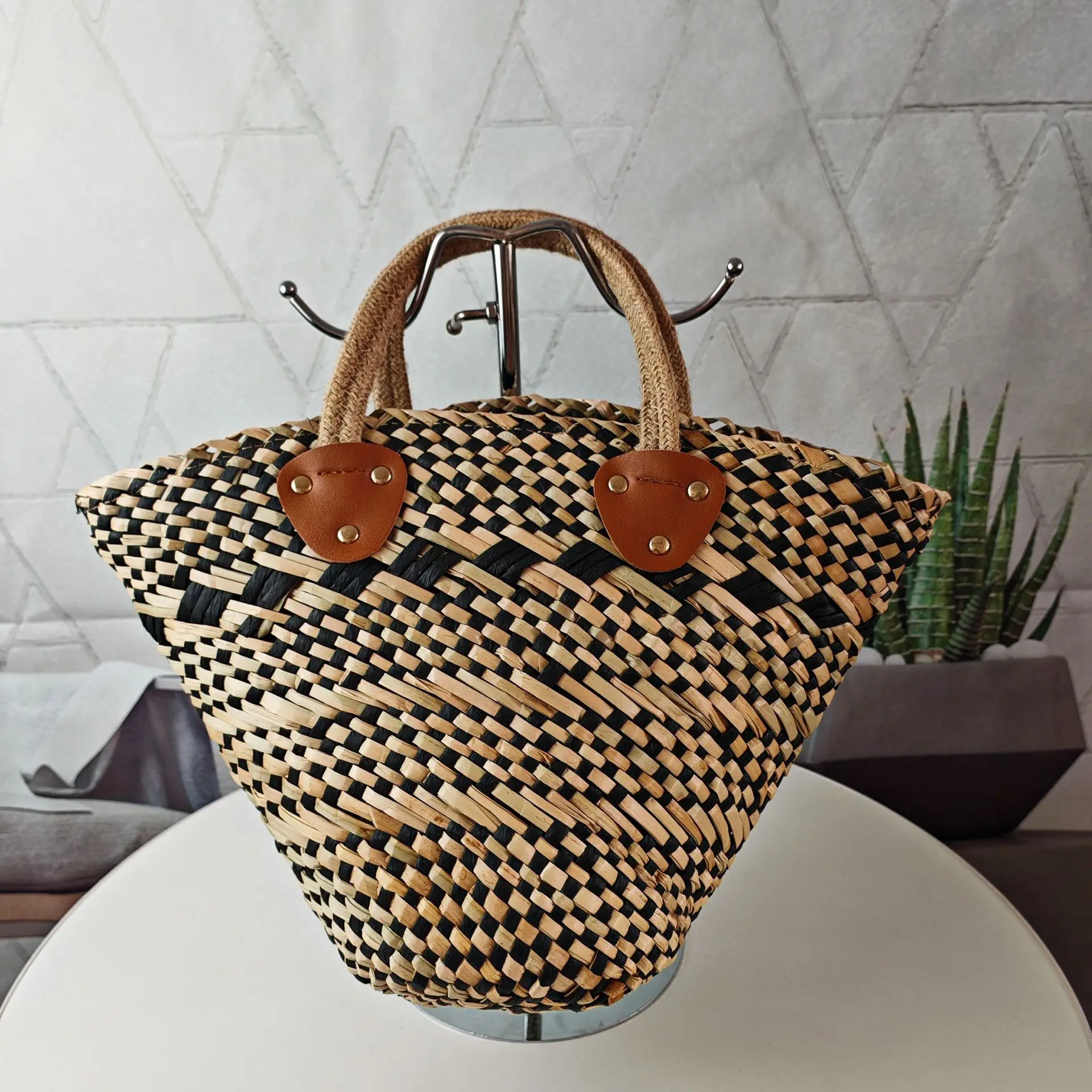 High Quality Women Straw Handbags Shoulder Bag Large Capacity Ladies Weave Beach Messenger Bags Casual Female Big Shoulder Bag
High Quality Women Straw Handbags Shoulder Bag Large Capacity Ladies Weave Beach Messenger Bags Casual Female Big Shoulder Bag
