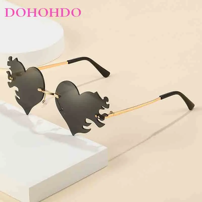 Fashion Vintage Personality Heart Shaped Sunglasses For Women Metal Frame Sun Glasses Luxury Brand Design Travel Glasses UV400
Fashion Vintage Personality Heart Shaped Sunglasses For Women Metal Frame Sun Glasses Luxury Brand Design Travel Glasses UV400