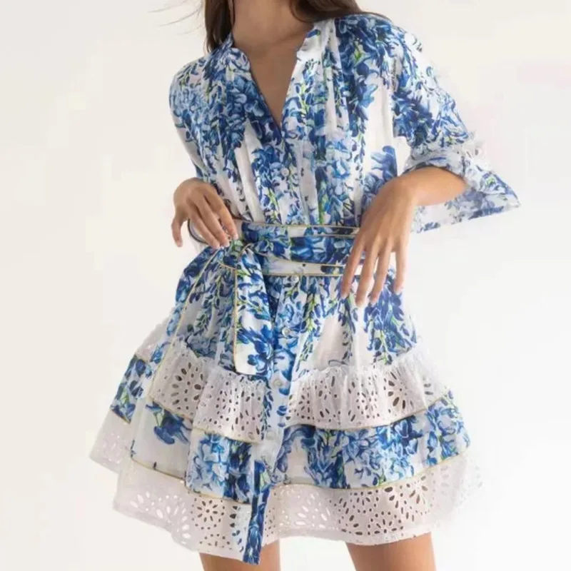 French Elegant Style Short Skirt New Standing Neck Embroidered Print Lace Up Waist Dresses Colorblock Printing Patchwork Dress
French Elegant Style Short Skirt New Standing Neck Embroidered Print Lace Up Waist Dresses Colorblock Printing Patchwork Dress