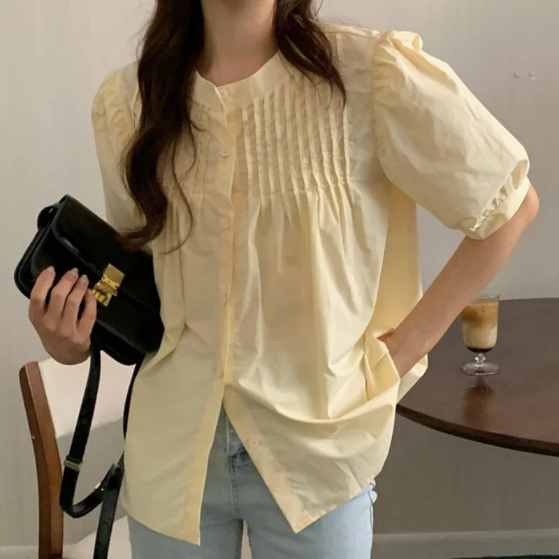 Summer Korean Single Breasted Women's Blouses Pleated Short Puff Sleeve O-neck Casual Loose Shirts Female 2025 New
Summer Korean Single Breasted Women's Blouses Pleated Short Puff Sleeve O-neck Casual Loose Shirts Female 2025 New