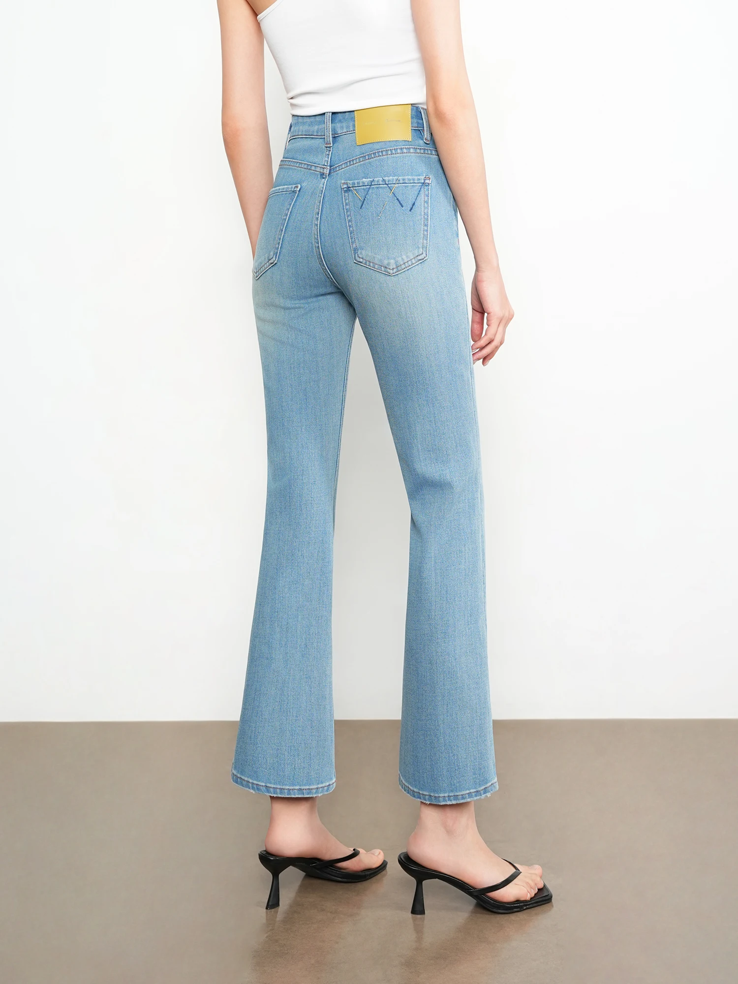 Slim Fit High Waist Bell Bottom Jeans Women's Four Way Stretch Casual Cotton Blend Bootcut Pants Tummy Control Light Blue
Slim Fit High Waist Bell Bottom Jeans Women's Four Way Stretch Casual Cotton Blend Bootcut Pants Tummy Control Light Blue
