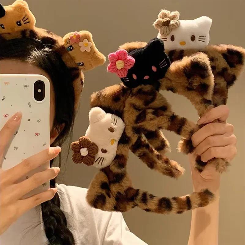 Милая плюшевая повязка для волос Hello Kitty с леопардовым принтом, забавная заколка для макияжа, аксессуар для волос, подарок на день рождения для девочки
Милая плюшевая повязка для волос Hello Kitty с леопардовым принтом, забавная заколка для макияжа, аксессуар для волос, подарок на день рождения для девочки