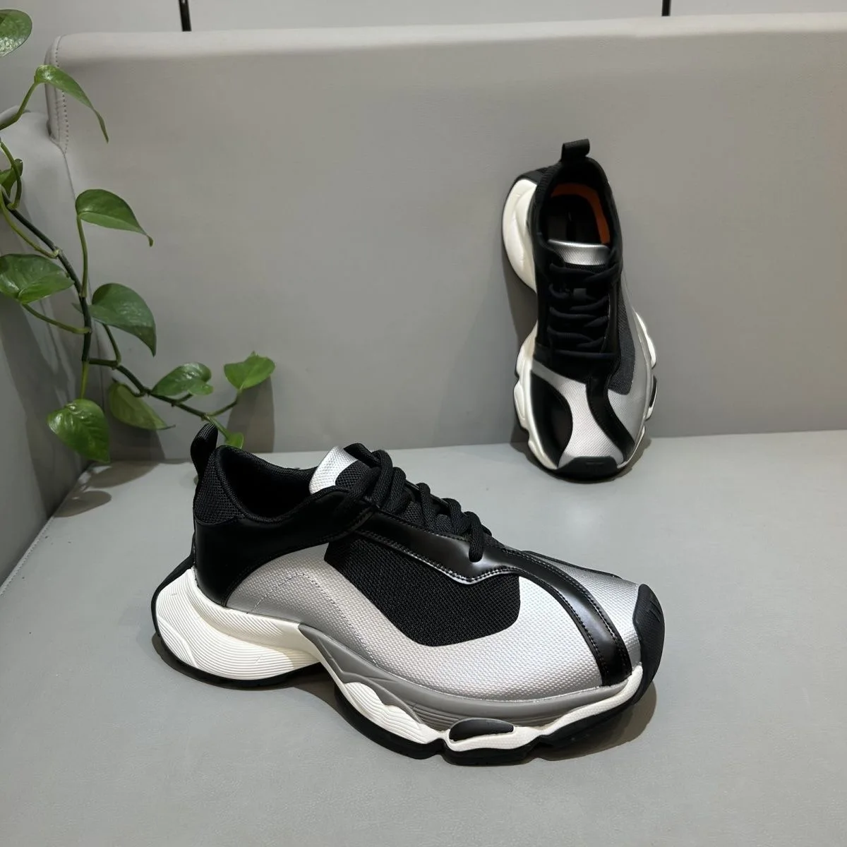 Breathable wear-resistant men's and women's running shoes Neutral comfortable outdoor sports sneakers Jogging shoes
Breathable wear-resistant men's and women's running shoes Neutral comfortable outdoor sports sneakers Jogging shoes