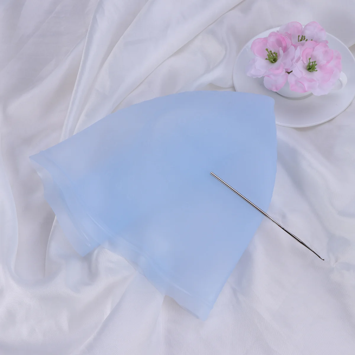 Salon Dye Silicone with Hook Hair Salon Color Coloring Highlighting Reusable Set Frosting Tipping Dyeing (Sky Blue)
Salon Dye Silicone with Hook Hair Salon Color Coloring Highlighting Reusable Set Frosting Tipping Dyeing (Sky Blue)