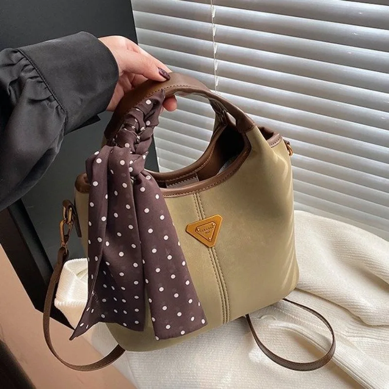 Fashionable Bag Trendy Design Letter Logo Crossbody Diaper Bag For Women Handbag Classic Designer Paris Premium Leather
Fashionable Bag Trendy Design Letter Logo Crossbody Diaper Bag For Women Handbag Classic Designer Paris Premium Leather