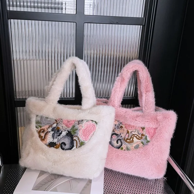 Luxury Brand Ladies Messenger Bag Boasting Classic Designer Paris Aesthetic And Casual Simple Vintage Vibe For Commuter Women
Luxury Brand Ladies Messenger Bag Boasting Classic Designer Paris Aesthetic And Casual Simple Vintage Vibe For Commuter Women