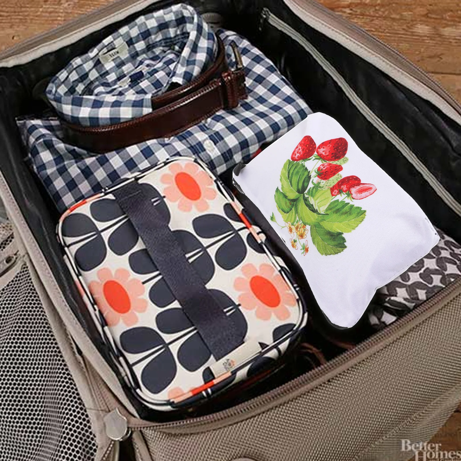 Strawberry Print Makeup Bag Polyester Material Portable Small Travel Pouch Cute Zippered Makeup Organizer
Strawberry Print Makeup Bag Polyester Material Portable Small Travel Pouch Cute Zippered Makeup Organizer