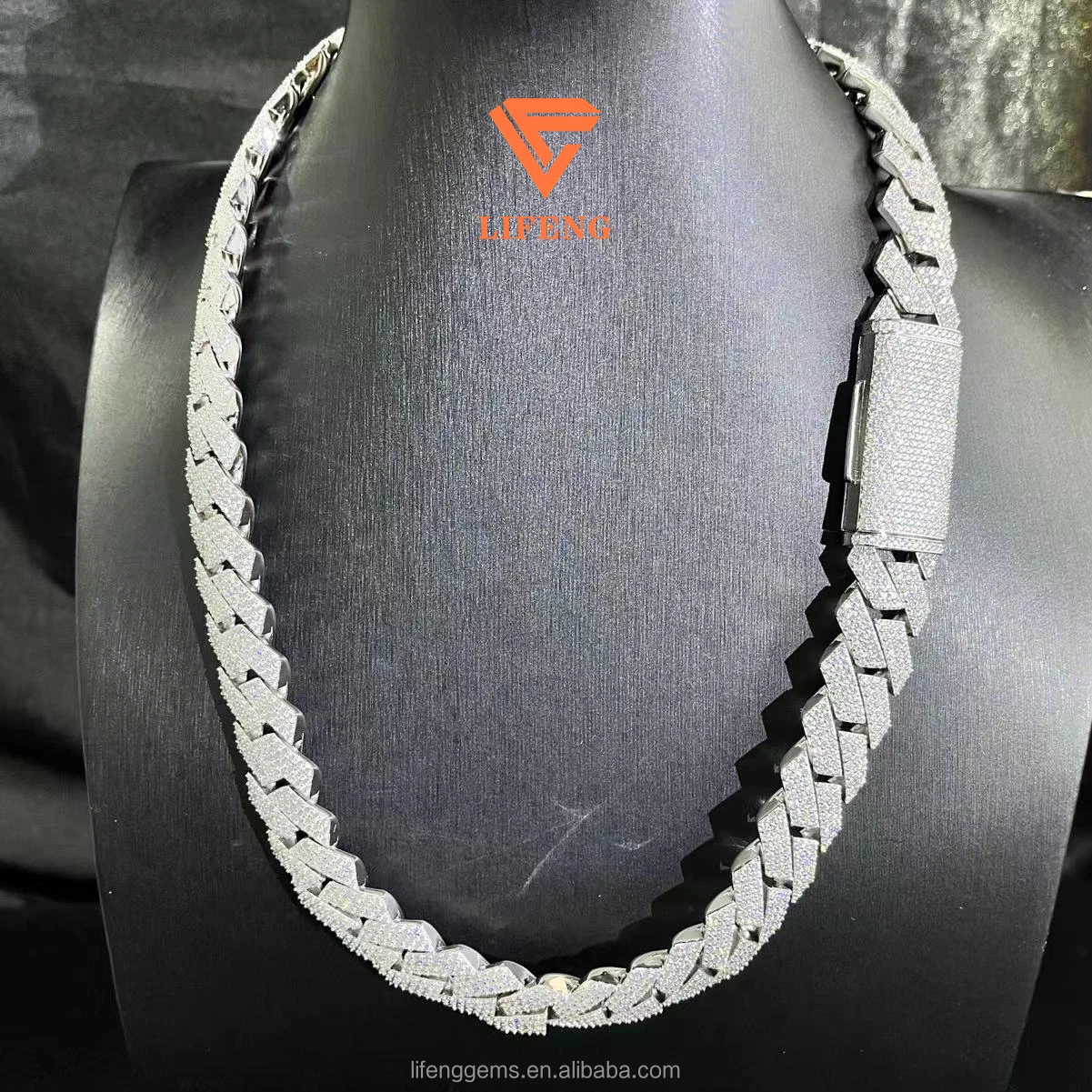 Luxury Hip Hop Cuban Link Chain Necklace Bling Moissanite Diamond 20mm Ice Cuban Chain Fashion Silver Jewelry
Luxury Hip Hop Cuban Link Chain Necklace Bling Moissanite Diamond 20mm Ice Cuban Chain Fashion Silver Jewelry