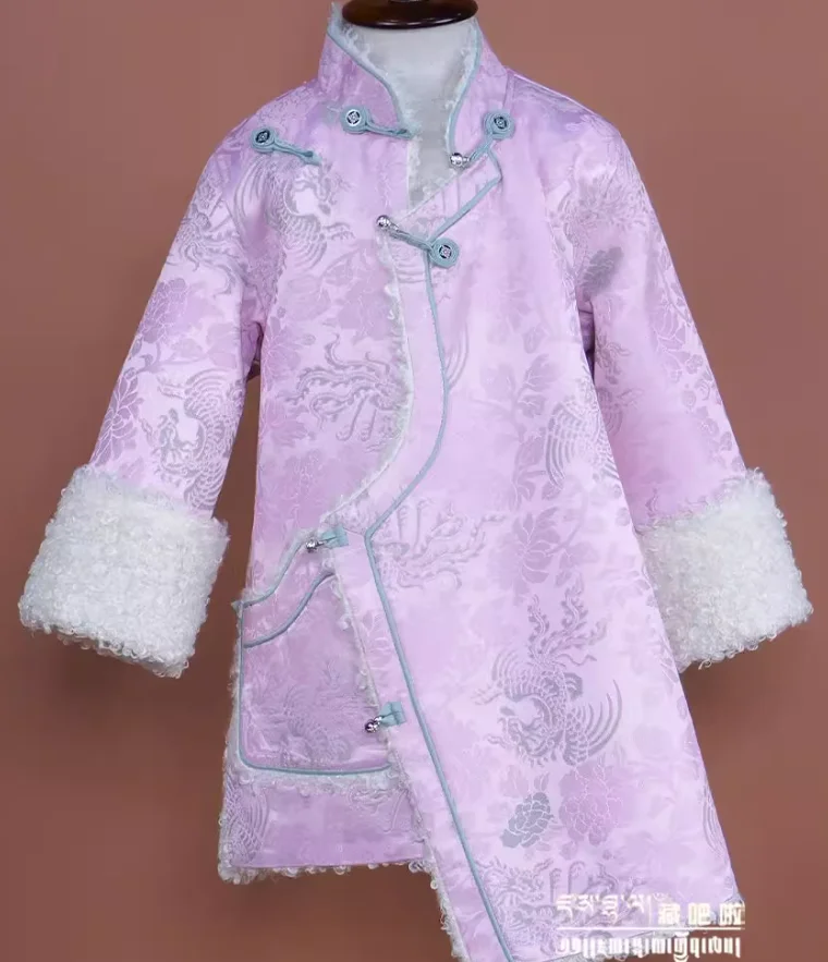 Китайская детская одежда Xizang средней длины с хлопковой подкладкой
Китайская детская одежда Xizang средней длины с хлопковой подкладкой