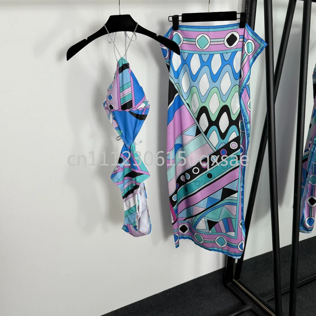 Luxury Design Women's Blue Scarf Swimsuits with Letter Signature Logo Designer Brand Lady Sexy Scarf Swimsuits Beachwear
Luxury Design Women's Blue Scarf Swimsuits with Letter Signature Logo Designer Brand Lady Sexy Scarf Swimsuits Beachwear