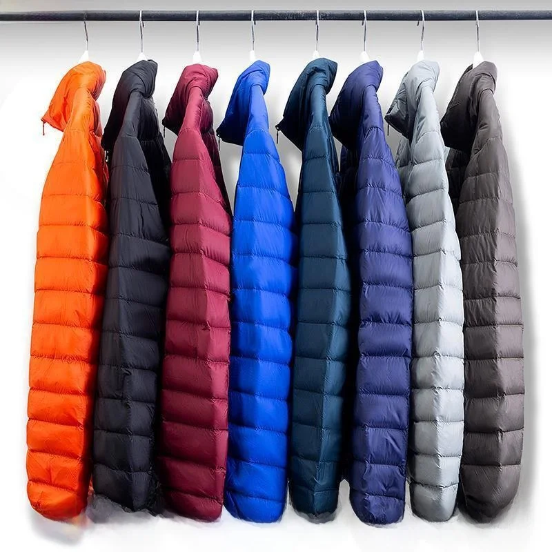 Ультратонкая пуховая хлопковая куртка для мужчин, осенне-зимняя, новая модная корейская версия, молодежная, с воротником-стойкой, легкая.
Ультратонкая пуховая хлопковая куртка для мужчин, осенне-зимняя, новая модная корейская версия, молодежная, с воротником-стойкой, легкая.