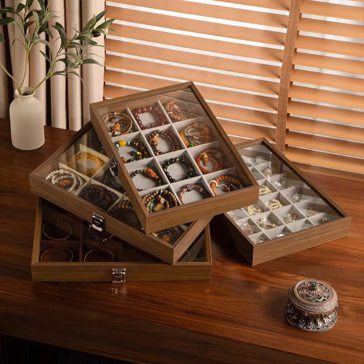 Wooden Storage Box with Multiple Compartments for Jewelry Display and Organization Dust proof & Anti-oxidation Makeup Organizer
Wooden Storage Box with Multiple Compartments for Jewelry Display and Organization Dust proof & Anti-oxidation Makeup Organizer