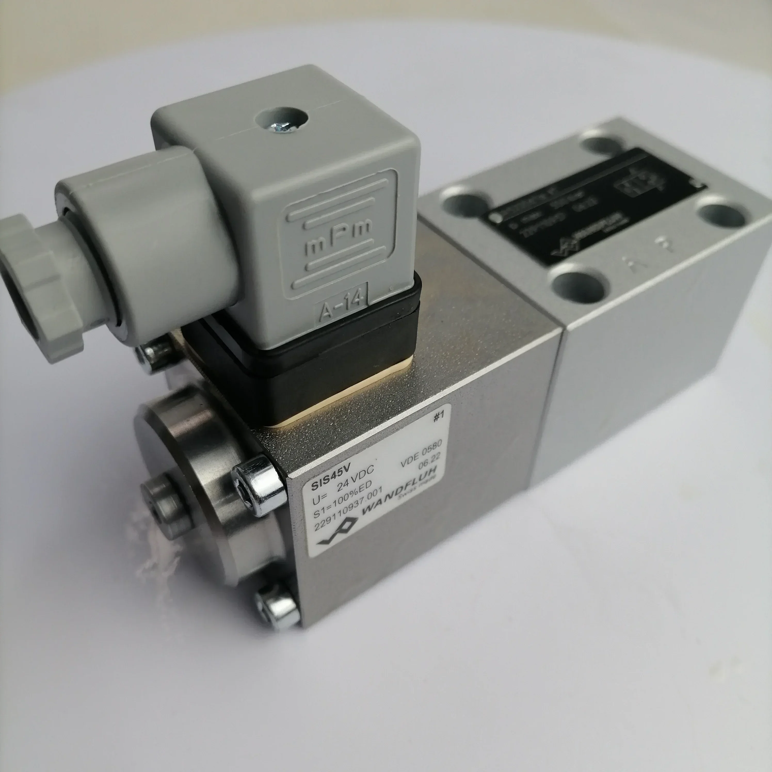 Excellent Best Seller First WANDFLUH Solenoid Operated Poppet Valve AS32061a-G24
Excellent Best Seller First WANDFLUH Solenoid Operated Poppet Valve AS32061a-G24