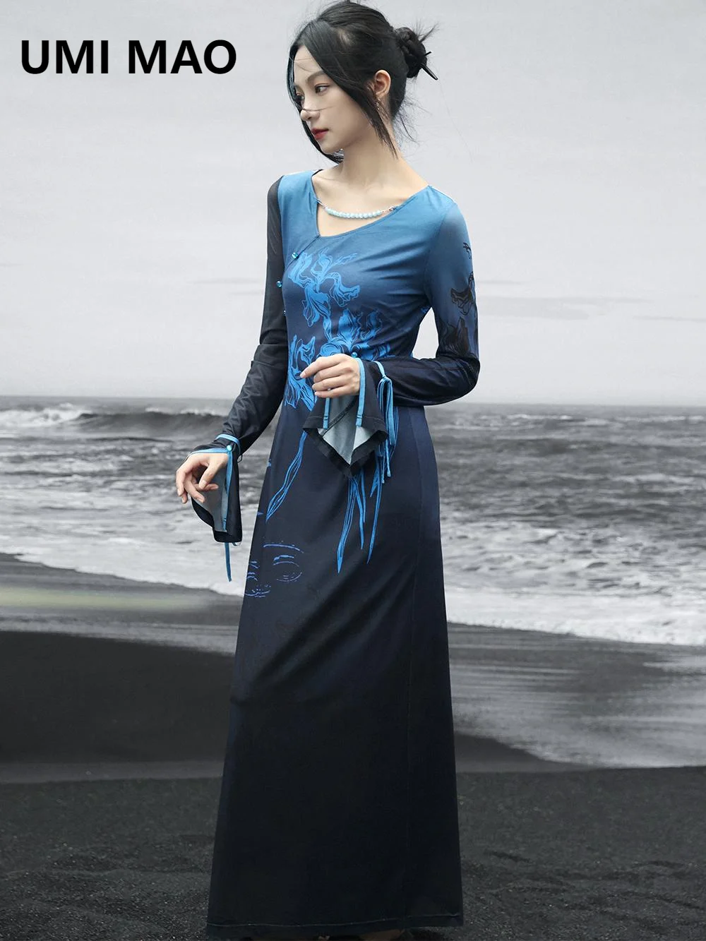 UMI MAO New Chinese Printed Dress For Women With A Niche High-end Feel. Gradient Blue Irregular Slim Fit Long Sleeved Dress
UMI MAO New Chinese Printed Dress For Women With A Niche High-end Feel. Gradient Blue Irregular Slim Fit Long Sleeved Dress
