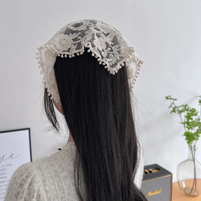 High-density lace hollow scarf girls, sweet pastoral style, photo shoot hair accessory, French-style hair band
High-density lace hollow scarf girls, sweet pastoral style, photo shoot hair accessory, French-style hair band