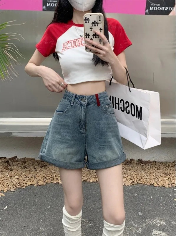Retro Pocketed Wide Leg Jeans Shorts Women's High Waist Loose Slimming Spring 2026 New Style Versatile Hot Pants Casual Wear
Retro Pocketed Wide Leg Jeans Shorts Women's High Waist Loose Slimming Spring 2026 New Style Versatile Hot Pants Casual Wear