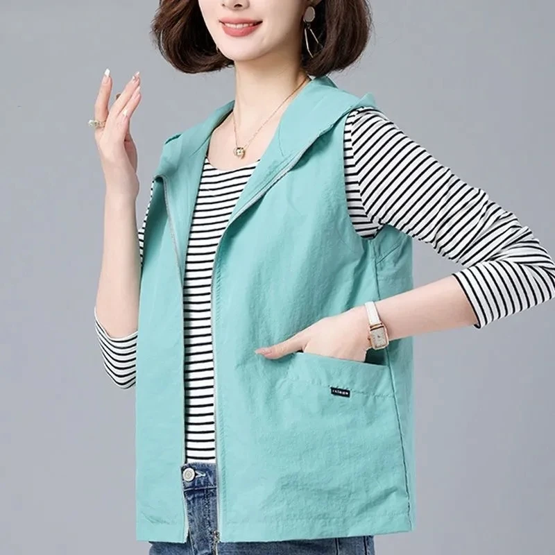 Women's Thin Hooded Vests 5xl Summer Loose Lightweight Liner Casual Sleeveless Jackets Female Solid Short Outdoors Waistcoat Top
Women's Thin Hooded Vests 5xl Summer Loose Lightweight Liner Casual Sleeveless Jackets Female Solid Short Outdoors Waistcoat Top