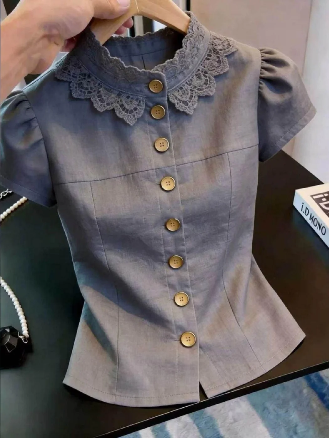 Summer New Grey Lace Collar Shirt Women's Commute Workwear Stylish Unique French Style Slim Fit Bubble Sleeve Short Sleeve
Summer New Grey Lace Collar Shirt Women's Commute Workwear Stylish Unique French Style Slim Fit Bubble Sleeve Short Sleeve
