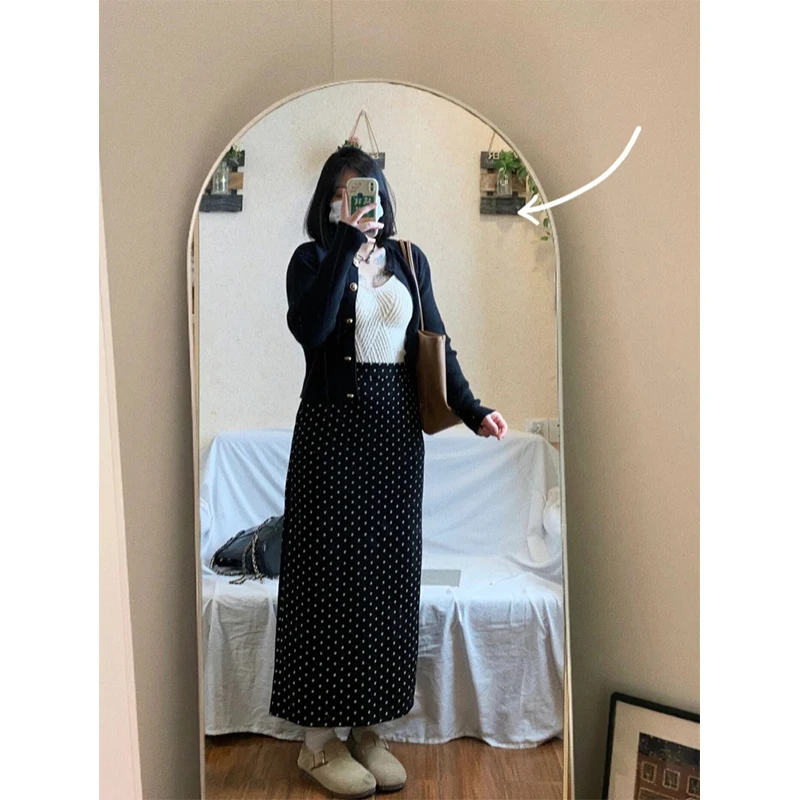 Soft Style Knitted Long Sleeve Polka Dot Half Skirt Set Autumn New Arrival Women's Fashion Two-Piece Suit Gentle Wind Ensemble
Soft Style Knitted Long Sleeve Polka Dot Half Skirt Set Autumn New Arrival Women's Fashion Two-Piece Suit Gentle Wind Ensemble