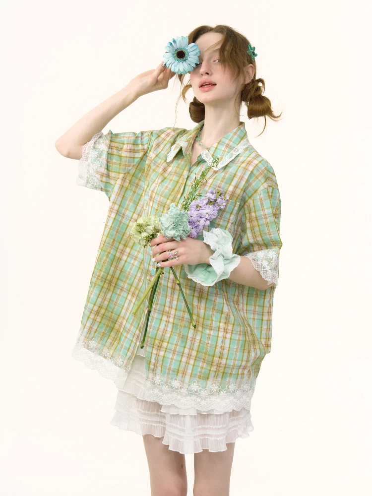 ZiziFei Летняя женская рубашка с коротким рукавом в американском стиле, с клетчатыми вставками и кружевным подолом, оригинальный дизайн, свободный крой
ZiziFei Летняя женская рубашка с коротким рукавом в американском стиле, с клетчатыми вставками и кружевным подолом, оригинальный дизайн, свободный крой