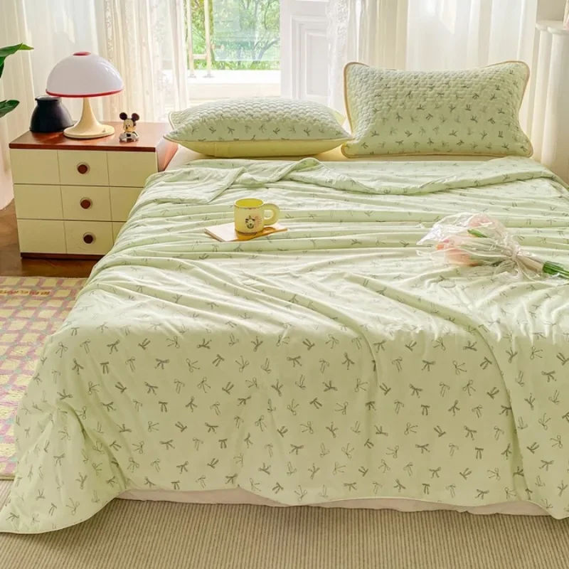 2025 New Class A Cool Silk Xia Liang Quilt Air Conditioning Quilt Printed Summer Quilt Machine Washable Single Piece
2025 New Class A Cool Silk Xia Liang Quilt Air Conditioning Quilt Printed Summer Quilt Machine Washable Single Piece