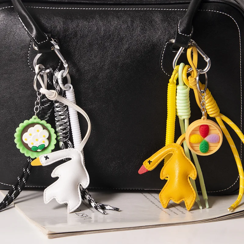 Новая мода MIU креативный милый кожаный брелок с жареной уткой, кулон, имитация тканой веревочной сумки для гурманов, сумка с подвеской, аксессуары 
Новая мода MIU креативный милый кожаный брелок с жареной уткой, кулон, имитация тканой веревочной сумки для гурманов, сумка с подвеской, аксессуары