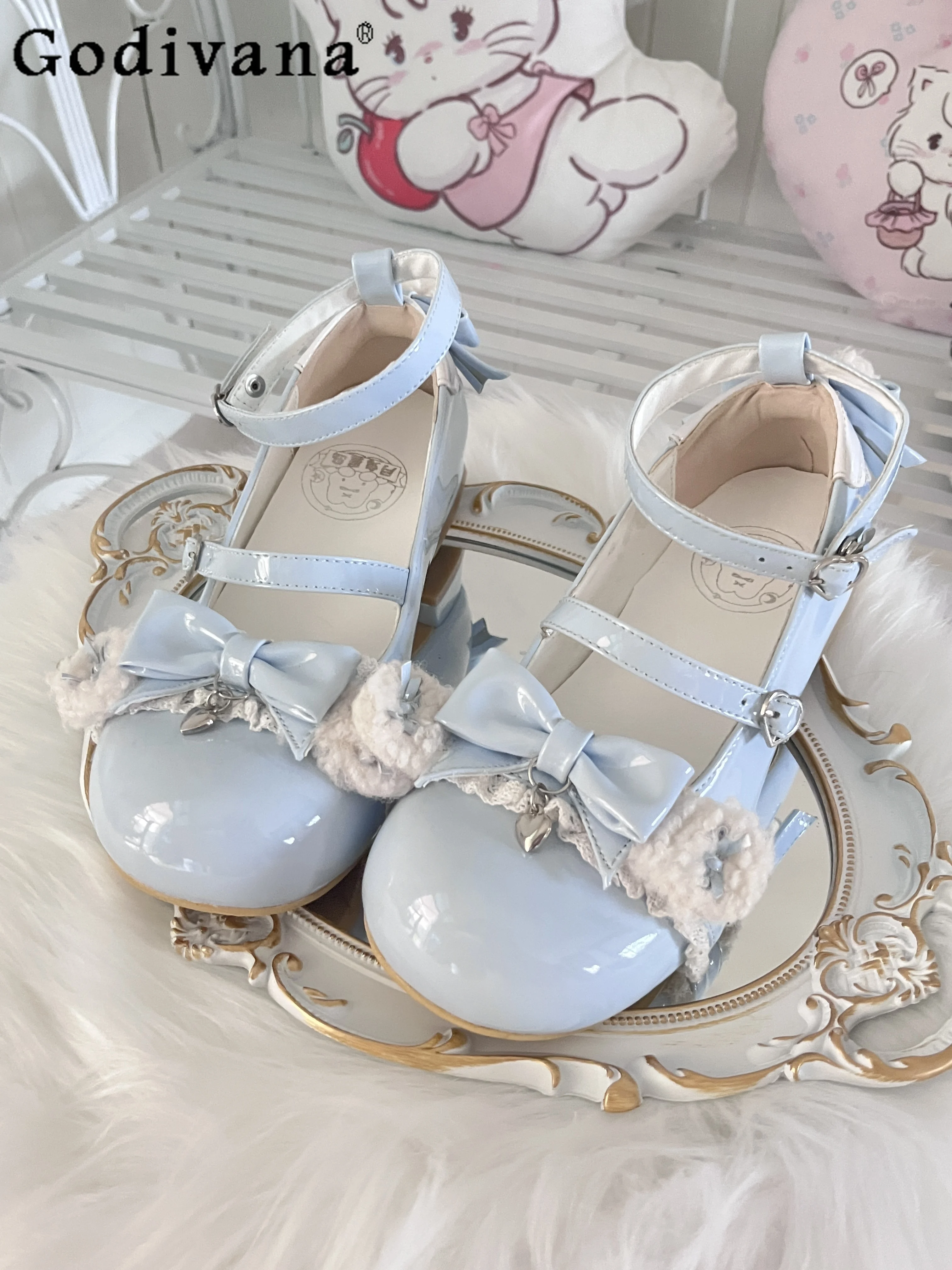 Japanese Sweet Girl Original Lolita Low Heel Single Shoes Round Toe Chunky Heel Cute Bowknot JK Versatile Small Leather Shoes
Japanese Sweet Girl Original Lolita Low Heel Single Shoes Round Toe Chunky Heel Cute Bowknot JK Versatile Small Leather Shoes