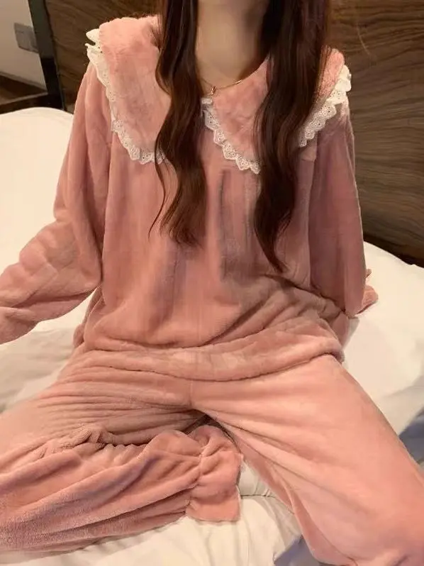 Autumn Winter New Style Women's Sleepwear Ruffle Hem Loose plus Size Flannel Warm Home Clothes Set Sweet Doll Collar Design
Autumn Winter New Style Women's Sleepwear Ruffle Hem Loose plus Size Flannel Warm Home Clothes Set Sweet Doll Collar Design