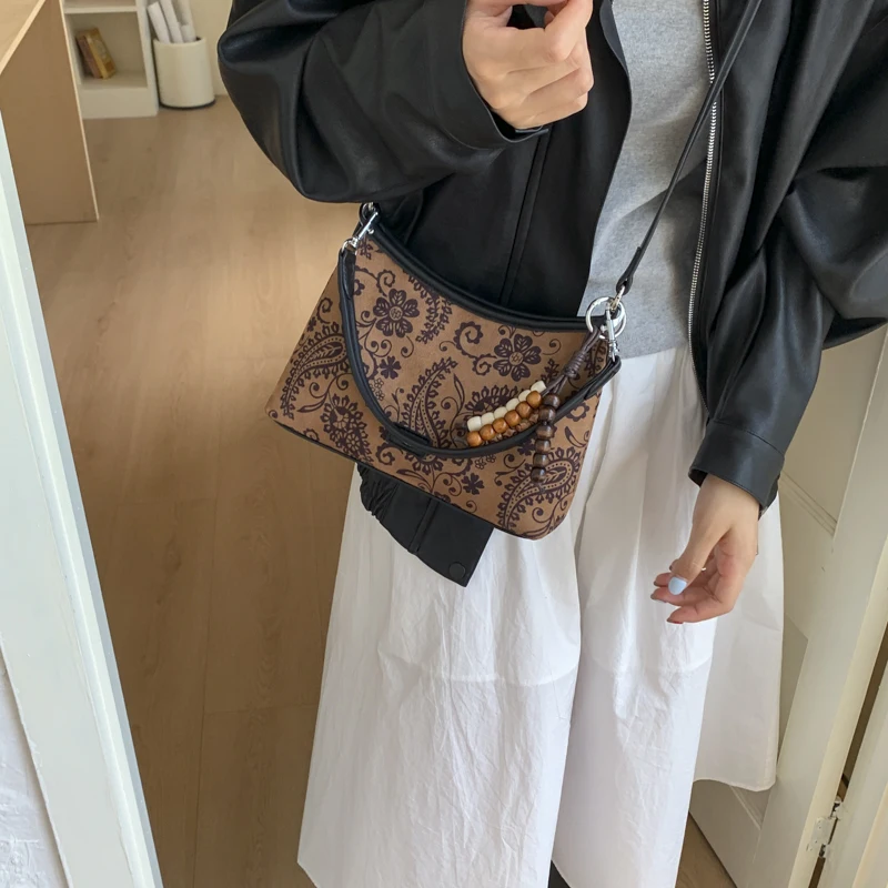 Ladies Tote Bag Made of Premium Leather Boasting High-End Paris Trendy Daily Modern Look
Ladies Tote Bag Made of Premium Leather Boasting High-End Paris Trendy Daily Modern Look