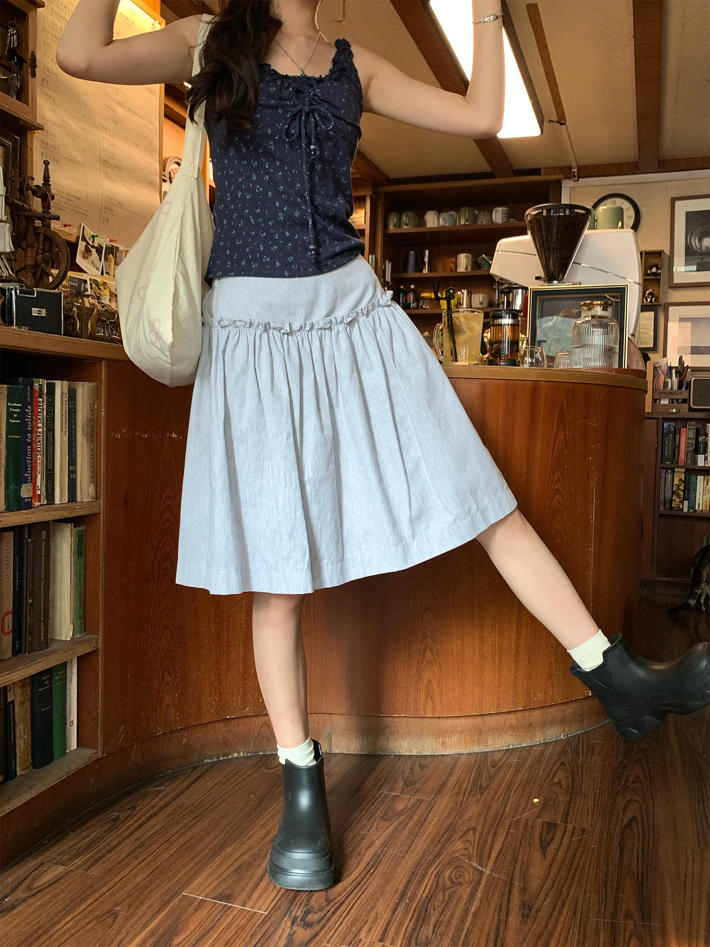 Hollyii Korean Style Pure Color Slimming Sweet Short Half Skirt Elastic Wood Grain Ruffle Spring Summer New Arrival for Women
Hollyii Korean Style Pure Color Slimming Sweet Short Half Skirt Elastic Wood Grain Ruffle Spring Summer New Arrival for Women