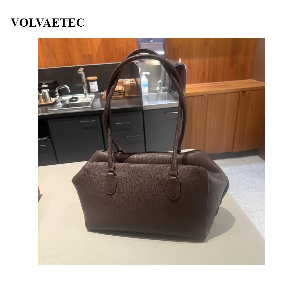 VOLVAETEC 2025 New First-layer Cowhide Shoulder Tote Bag Bowling Commuting Design Lazy Fashion Portable Casual Bag Women
VOLVAETEC 2025 New First-layer Cowhide Shoulder Tote Bag Bowling Commuting Design Lazy Fashion Portable Casual Bag Women