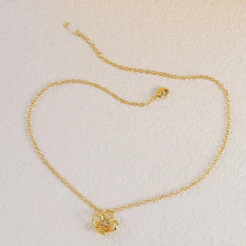 Golden Green Square Olive Green Zircon Fashion Design Collarbone Chain Simple Neck Chain
Golden Green Square Olive Green Zircon Fashion Design Collarbone Chain Simple Neck Chain