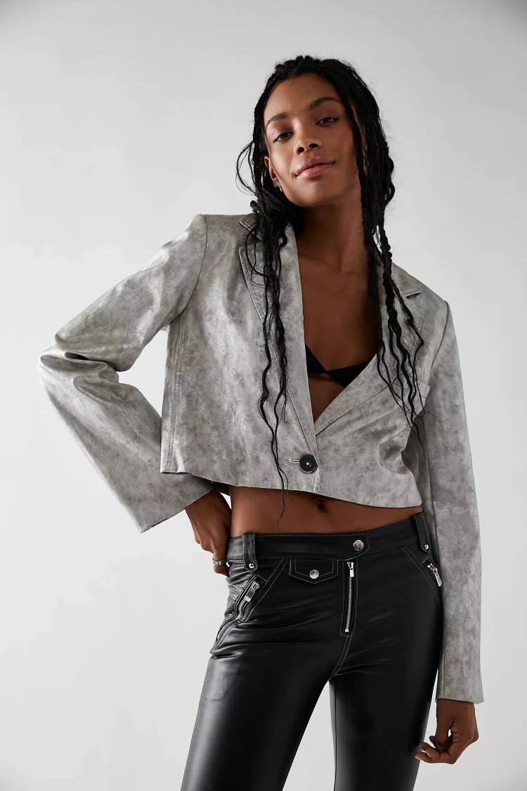 Cool Street Style Short One Button Suit Jacket FP Metal Wind 198 Dollars Polyester Fabric V Neck Long Sleeve Pure Color Commu...
Cool Street Style Short One Button Suit Jacket FP Metal Wind 198 Dollars Polyester Fabric V Neck Long Sleeve Pure Color Commu...
