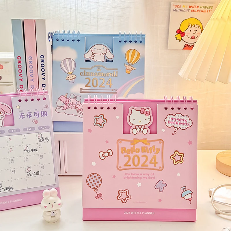 Настольный календарь Sanrio 2024 года, офисные школьные принадлежности, календарь Hello Kitty, My Melody Kuromi, ежемесячный планировщик, аксессуары для стола, Декор
Настольный календарь Sanrio 2024 года, офисные школьные принадлежности, календарь Hello Kitty, My Melody Kuromi, ежемесячный планировщик, аксессуары для стола, Декор