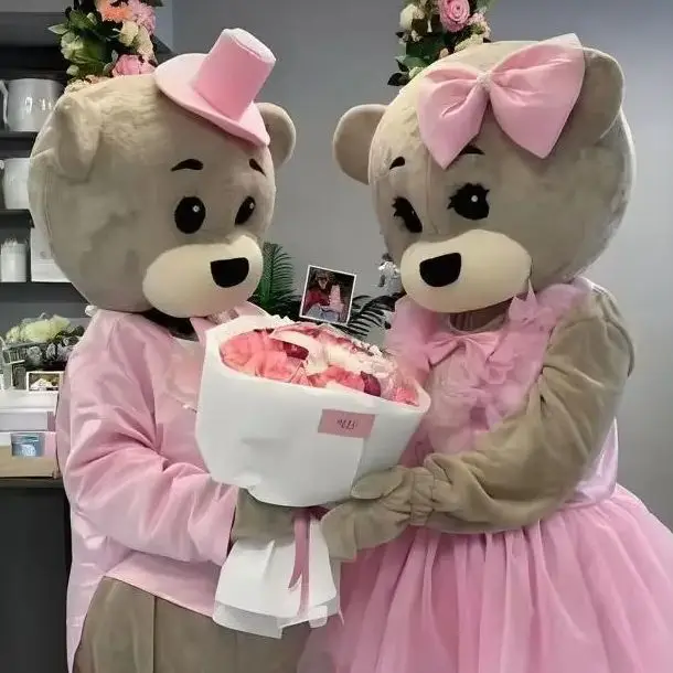 Grey Bear Mascot Cosutume Pink Dress Tuxedo Customize Couple Style Animator Stage Performance Outfits Cartoon Doll Clothings
Grey Bear Mascot Cosutume Pink Dress Tuxedo Customize Couple Style Animator Stage Performance Outfits Cartoon Doll Clothings