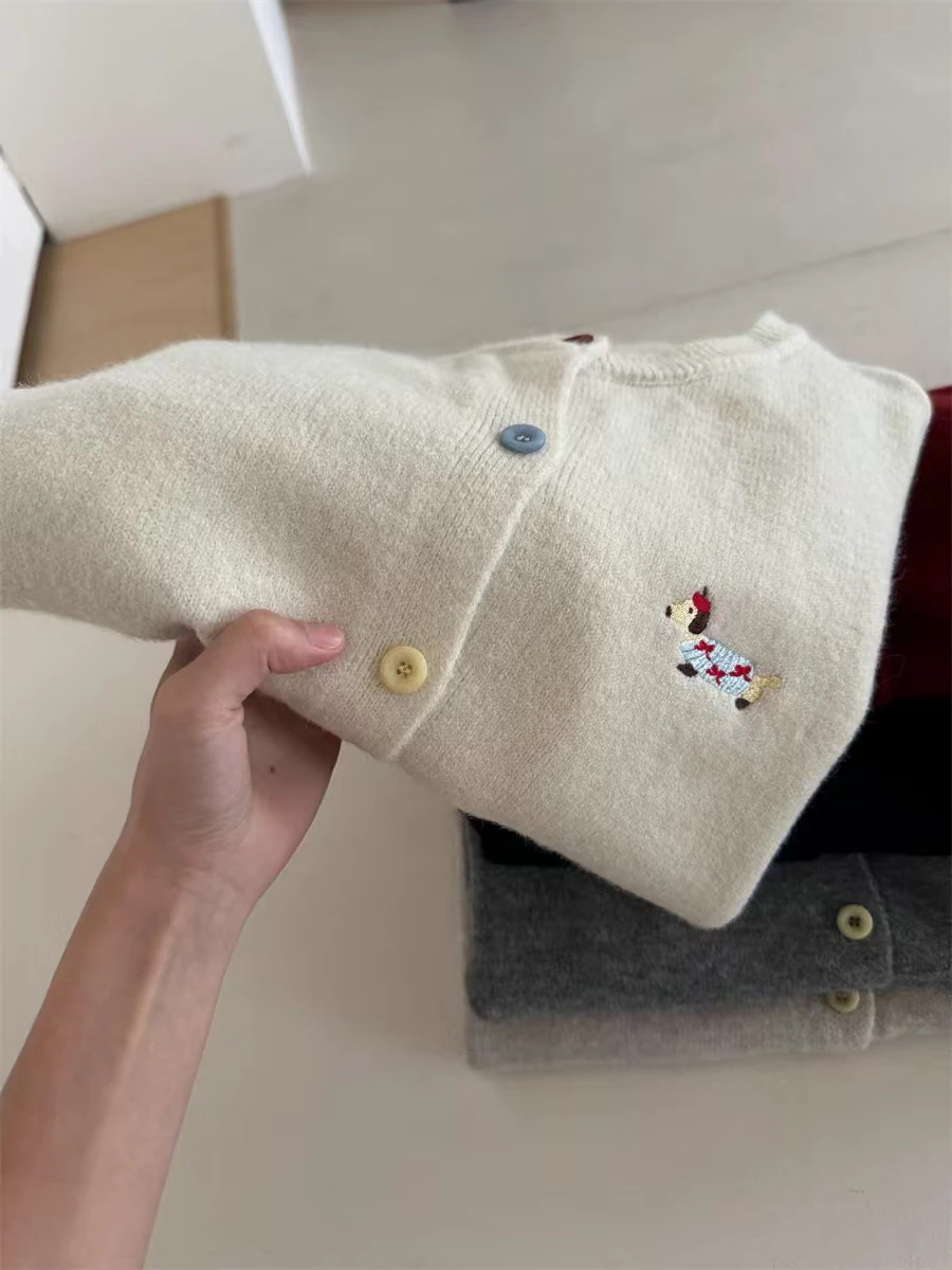 Loose Short Knitted Cardigan Women's Spring Autumn Outerwear Doggie Style College Fashion Sweater Jacket Medium Softness Long...
Loose Short Knitted Cardigan Women's Spring Autumn Outerwear Doggie Style College Fashion Sweater Jacket Medium Softness Long...