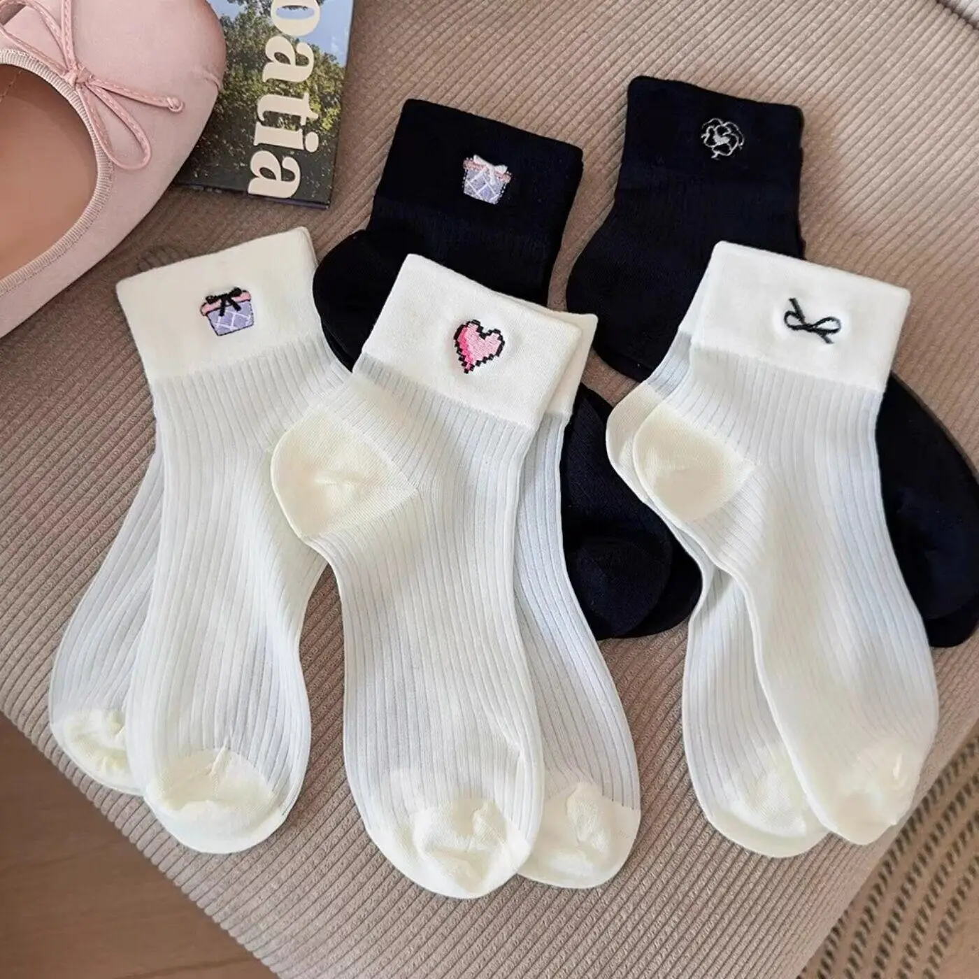 White Ice Silk Women's Socks Ultra-Thin Glass Thread Mesh Breathable Summer Mid-Calf Cute Japanese Style New 2026 Model
White Ice Silk Women's Socks Ultra-Thin Glass Thread Mesh Breathable Summer Mid-Calf Cute Japanese Style New 2026 Model